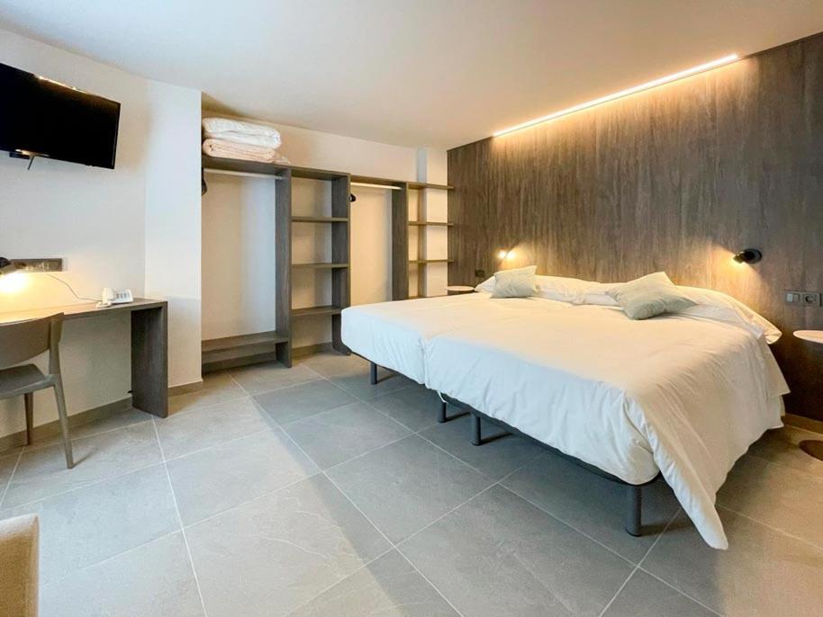 סנטה פולה Hotel Quatre Llunes מראה חיצוני תמונה